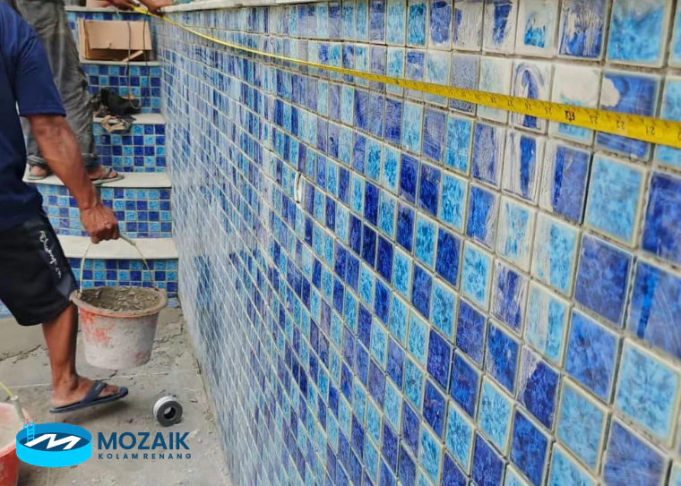 cara mengatasi kerak kalsium kolam renang