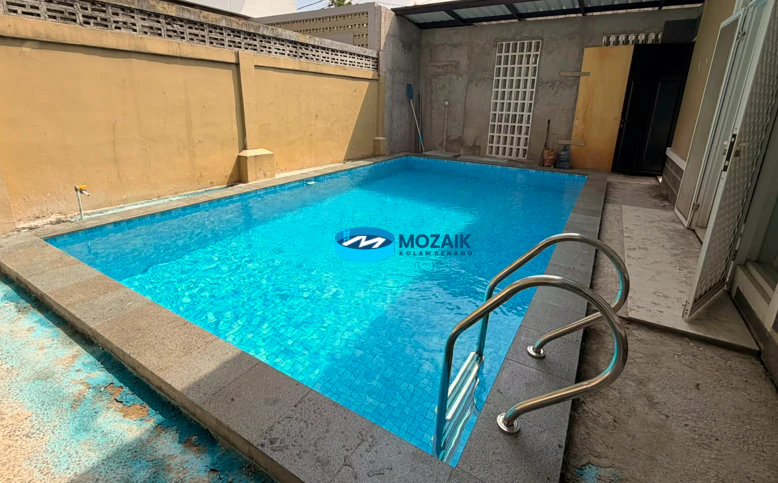 Keramik Pinggir Kolam Renang