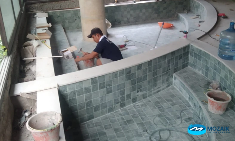 Waktu Tepat Mengganti Mozaik Kolam Renang